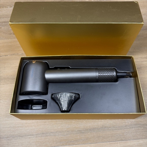 WizWise Gold and Black Ionic Hair Dryer with Smoothing Nozzle - Picture 2 of 3